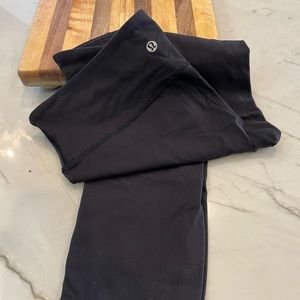 Lululemon Wunder Under Size 6 cropped tights